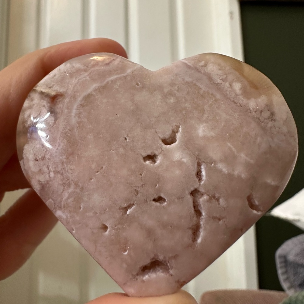 Heart-Shaped Stone Accent in Cream